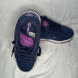 Heelys Used mint condition Youth Size 3 wheeled sneakers navy/grape color WBT
